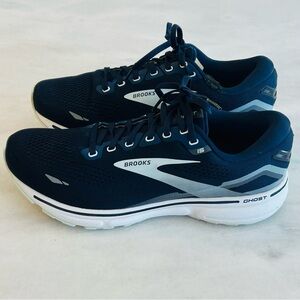 Brooks Men's Sneakers - Navy and White